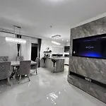 Veronica With Cinema Projector By The Heated Pool And Jacuzzi Villa *