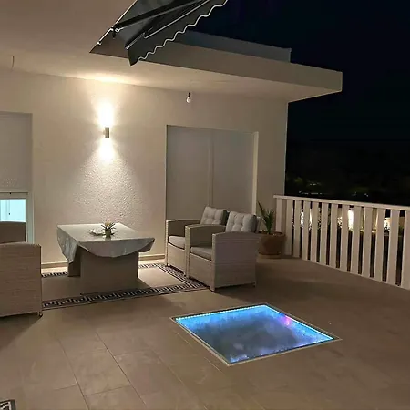 Veronica With Cinema Projector By The Heated Pool And Jacuzzi * Šibenik