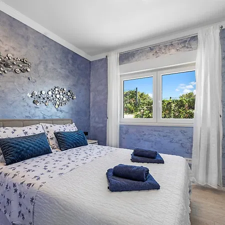 Veronica With Cinema Projector By The Heated Pool And Jacuzzi