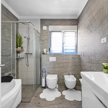 Veronica With Cinema Projector By The Heated Pool And Jacuzzi