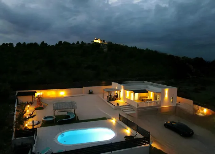 Veronica With Cinema Projector By The Heated Pool And Jacuzzi