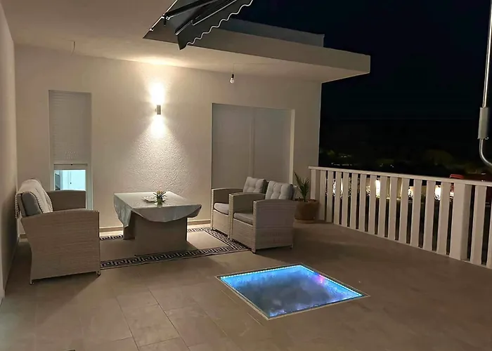 Veronica With Cinema Projector By The Heated Pool And Jacuzzi * Šibenik