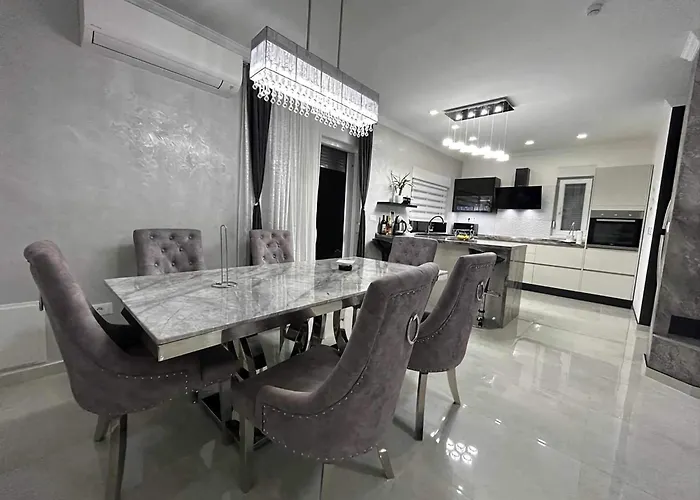 Veronica With Cinema Projector By The Heated Pool And Jacuzzi * Šibenik