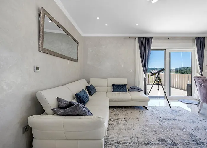 Villa Veronica With Cinema Projector By The Heated Pool And Jacuzzi *