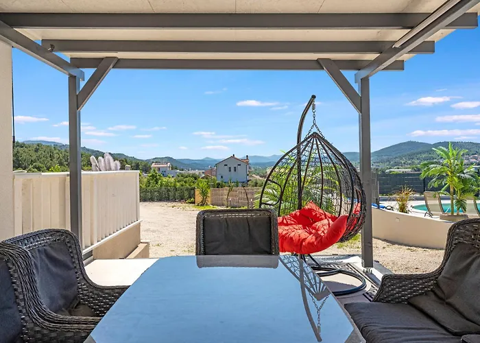 Villa Veronica With Cinema Projector By The Heated Pool And Jacuzzi