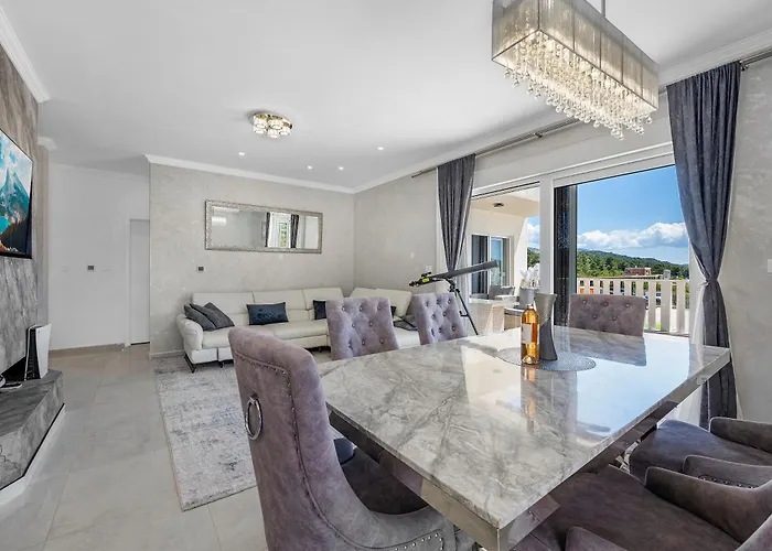 Veronica With Cinema Projector By The Heated Pool And Jacuzzi * Šibenik