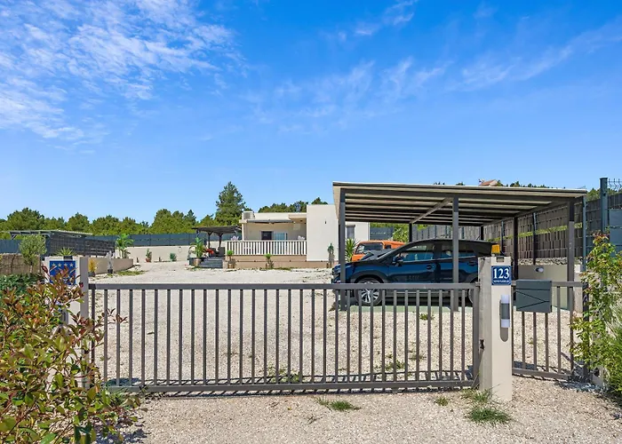 Veronica With Cinema Projector By The Heated Pool And Jacuzzi