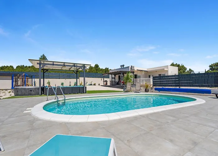 Villa Veronica With Cinema Projector By The Heated Pool And Jacuzzi *