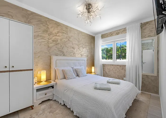 Veronica With Cinema Projector By The Heated Pool And Jacuzzi