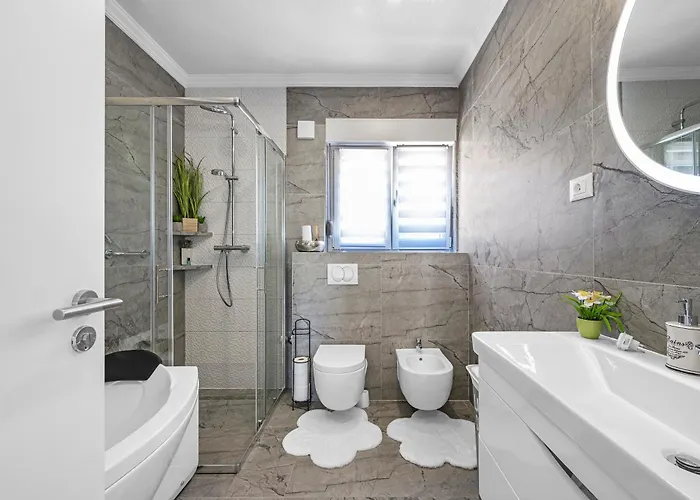 Veronica With Cinema Projector By The Heated Pool And Jacuzzi