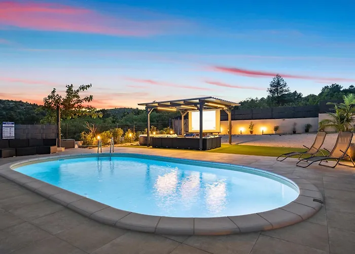 Veronica With Cinema Projector By The Heated Pool And Jacuzzi