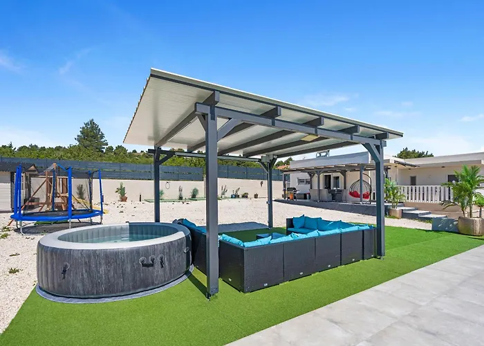 Veronica With Cinema Projector By The Heated Pool And Jacuzzi Villa *